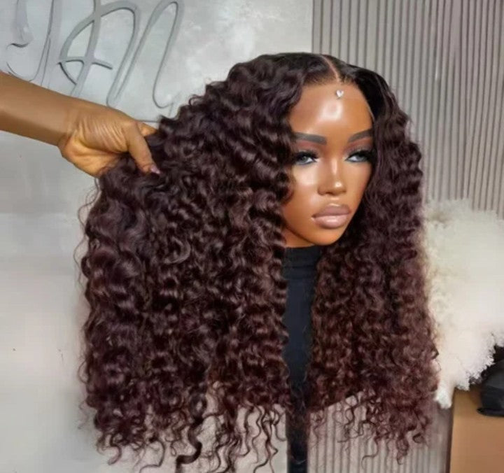 SHE'S ALL CURLY 😘